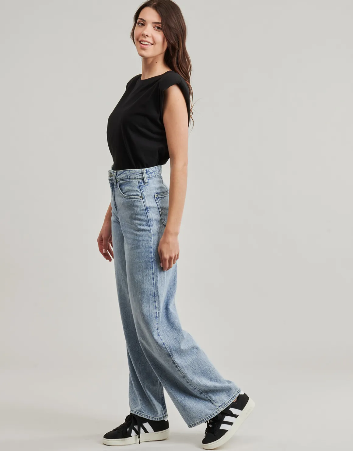 Lee - STELLA A LINE