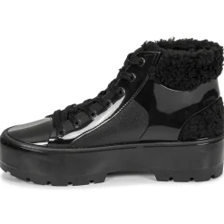 Melissa - MELISSA FLUFFY SNEAKER AD