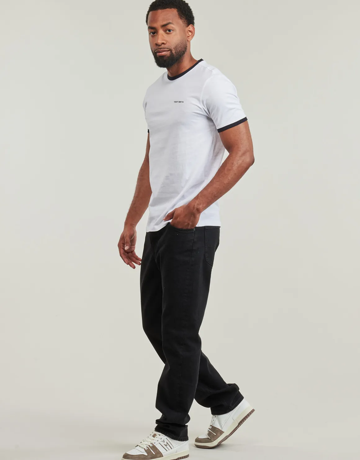 Teddy Smith - THE-TEE 2 R MC