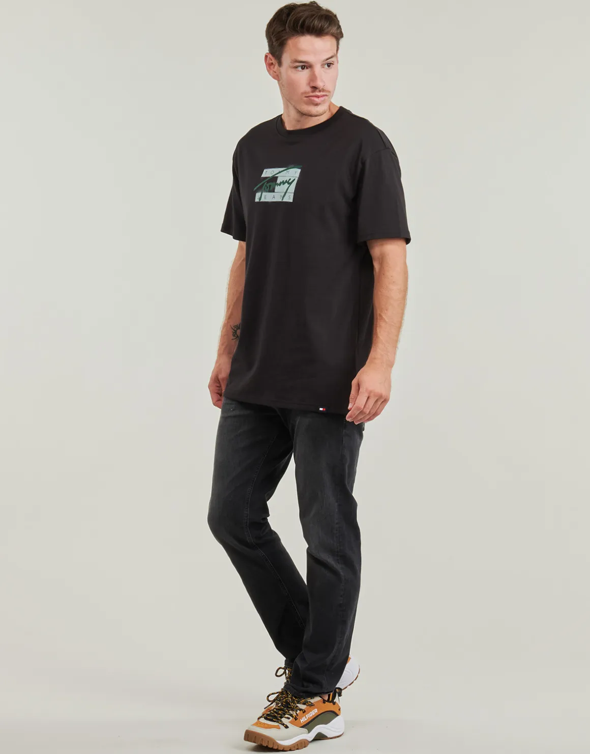 Tommy Jeans - TJM REG STREET SIG FLAG TEE EXT