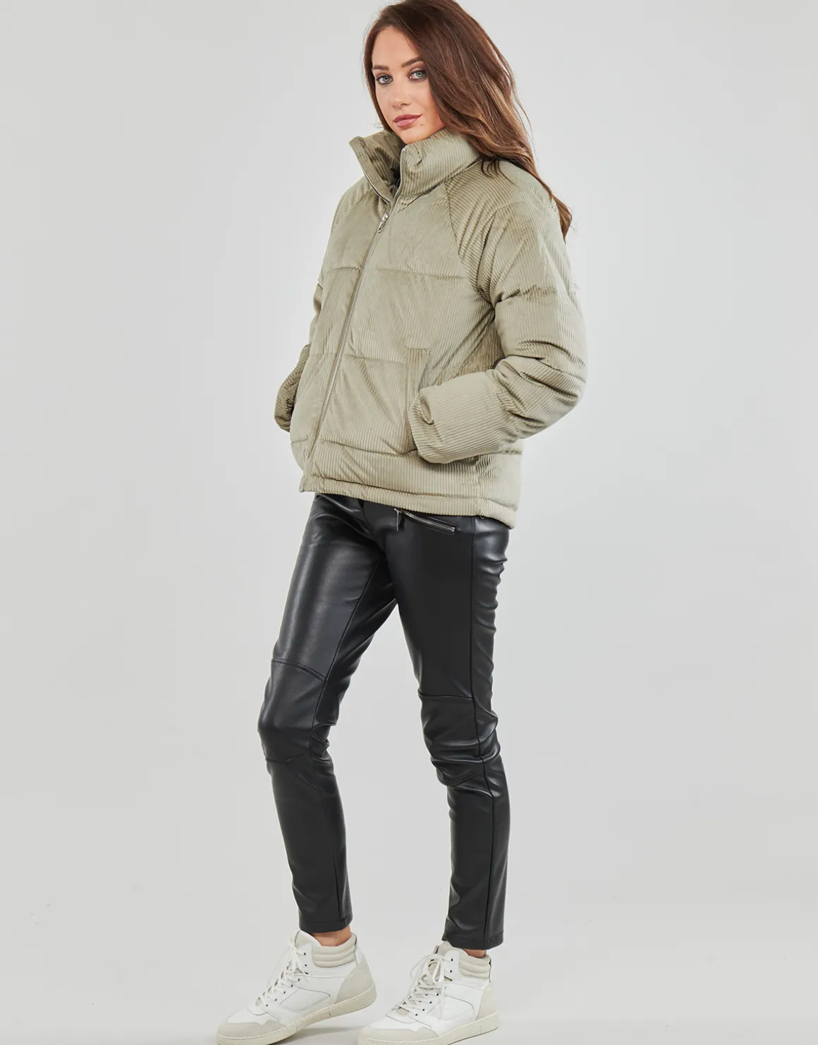 Vero Moda - VMDEBBIESOFIA CORDUROY SHORT JACKET