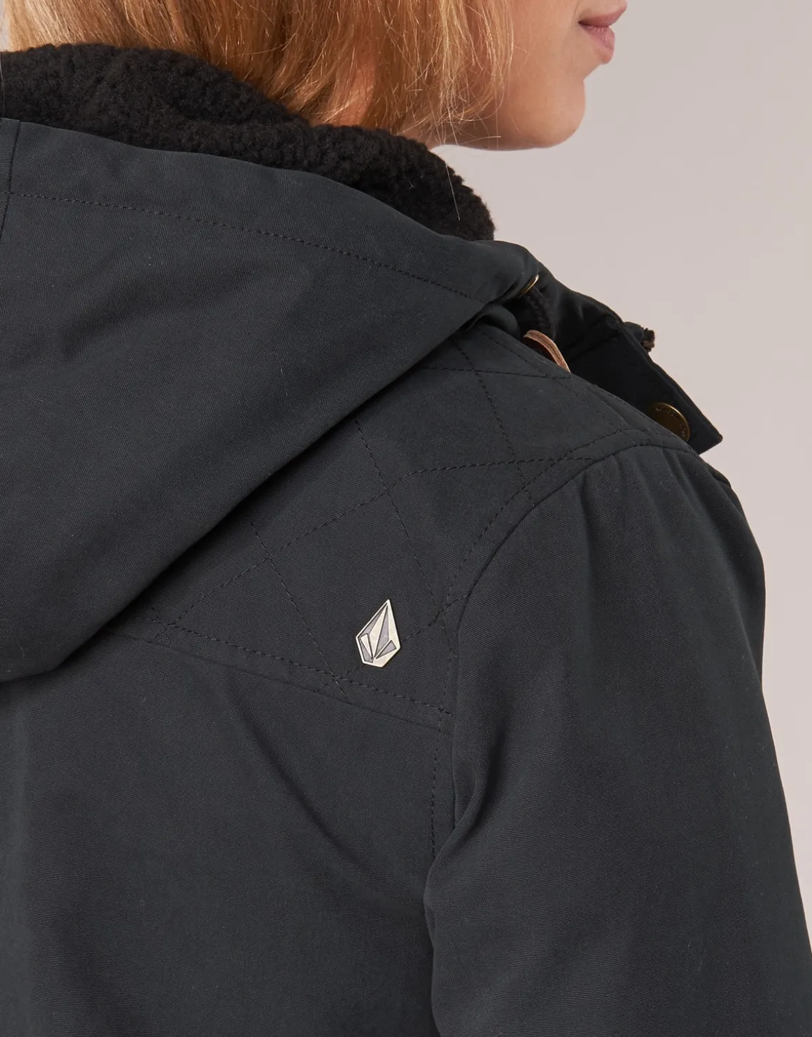 Volcom - WALK ON BY